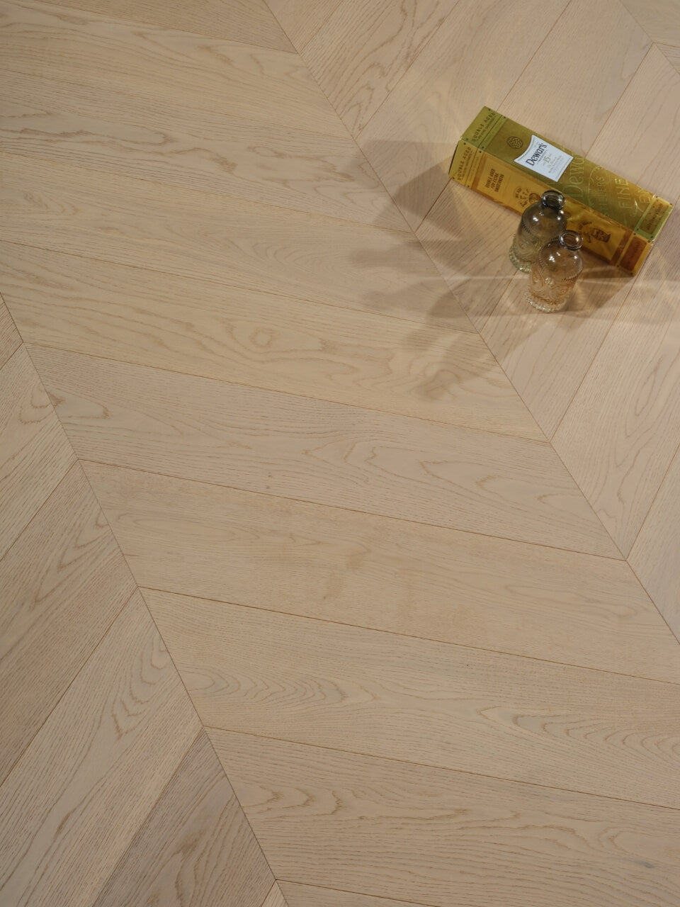 Engineered Timber Flooring - AB Grade 15/4mm CHEVRON - Y03 CREAMY WHITE OAK