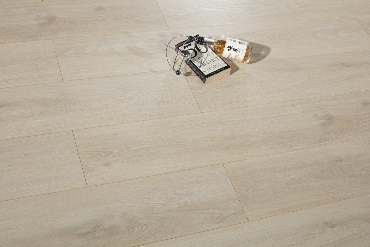 12mm 1.897sqm Light Natural Oak Standard Laminate Flooring 156